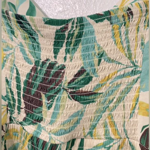 Torrid-Romper in botanical tropics print.Smocking in back.Ruffle shorts.Size XXL - Picture 3 of 8